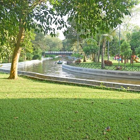 Sarah Resort Gazipur Bagian luar foto