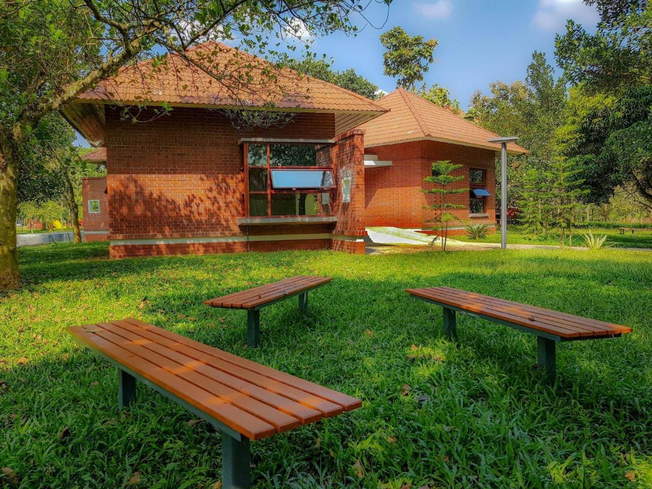 Sarah Resort Gazipur Bagian luar foto