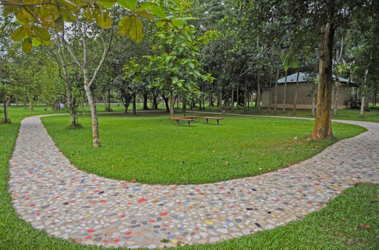 Sarah Resort Gazipur Bagian luar foto