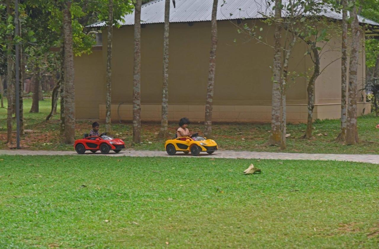 Sarah Resort Gazipur Bagian luar foto